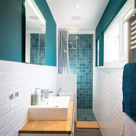 Le Red St Leon : Lit Queen Size * Wifi * Ideal Couple