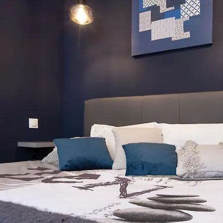 Le Red St Leon : Lit Queen Size * Wifi * Ideal Couple Appartement *