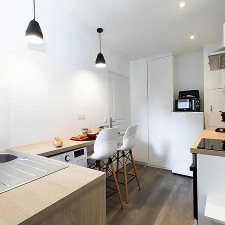 Le Red St Leon : Lit Queen Size * Wifi * Ideal Couple Colmar