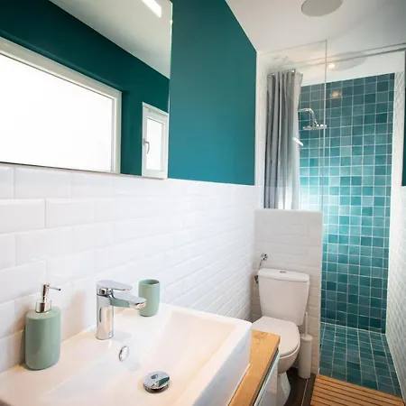 Le Red St Leon : Lit Queen Size * Wifi * Ideal Couple *