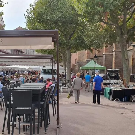 Le Red St Leon : Lit Queen Size * Wifi * Ideal Couple