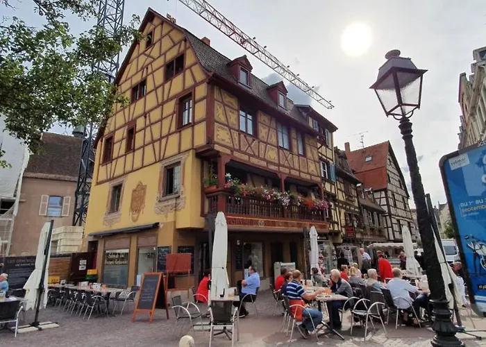 Le Red St Léon : Lit Queen Size * Wifi * Idéal Couple *