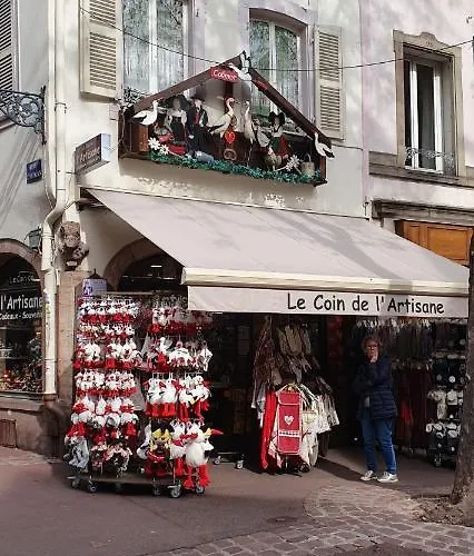 Le Red St Léon : Lit Queen Size * Wifi * Idéal Couple * Colmar
