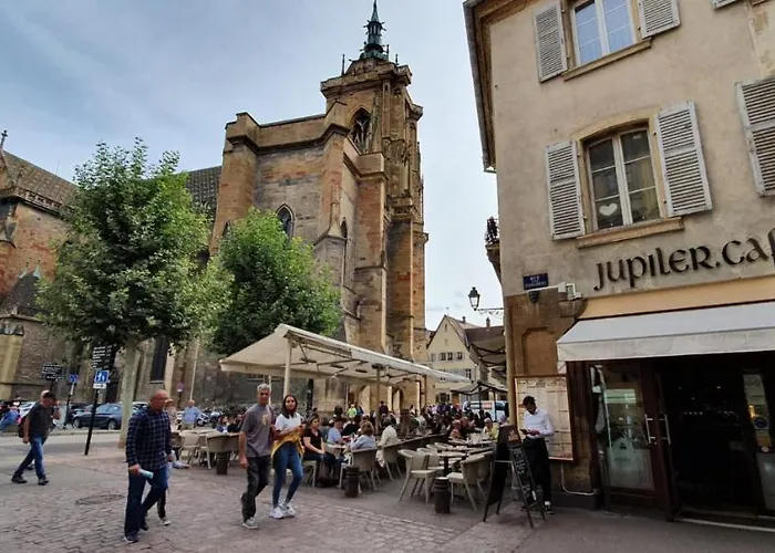 Le Red St Léon : Lit Queen Size * Wifi * Idéal Couple *