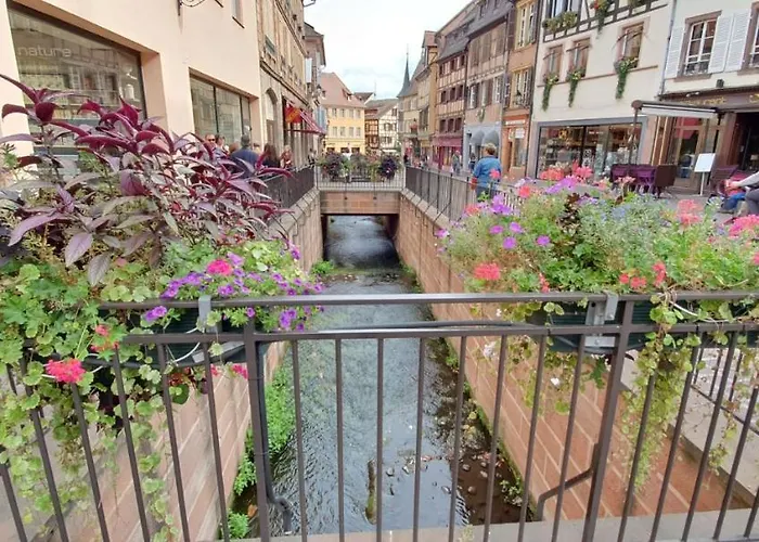 Le Red St Léon : Lit Queen Size * Wifi * Idéal Couple * Colmar